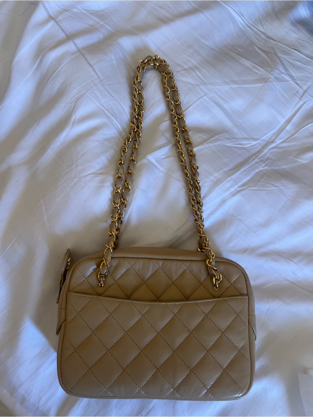 Authentic Vintage Chanel Cámara Bag - Beige Quilted Made in France